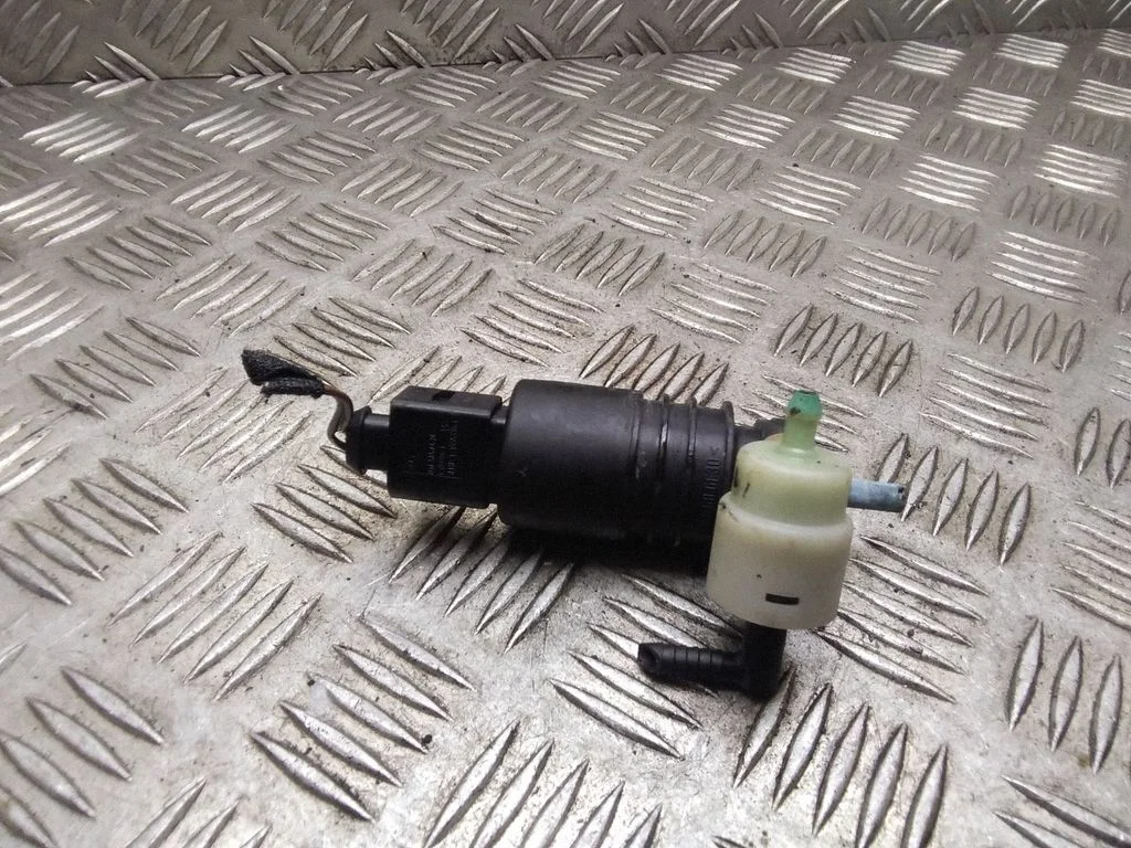 Windscreen/windshield washer pump – Mercedes-Benz B-Class W245 (2005-2011)