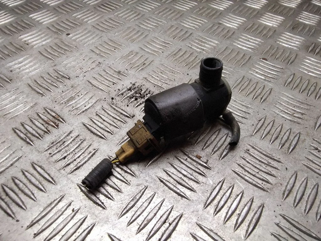 Windscreen/windshield washer pump – Ford Transit - Tourneo Connect (2003-2008)