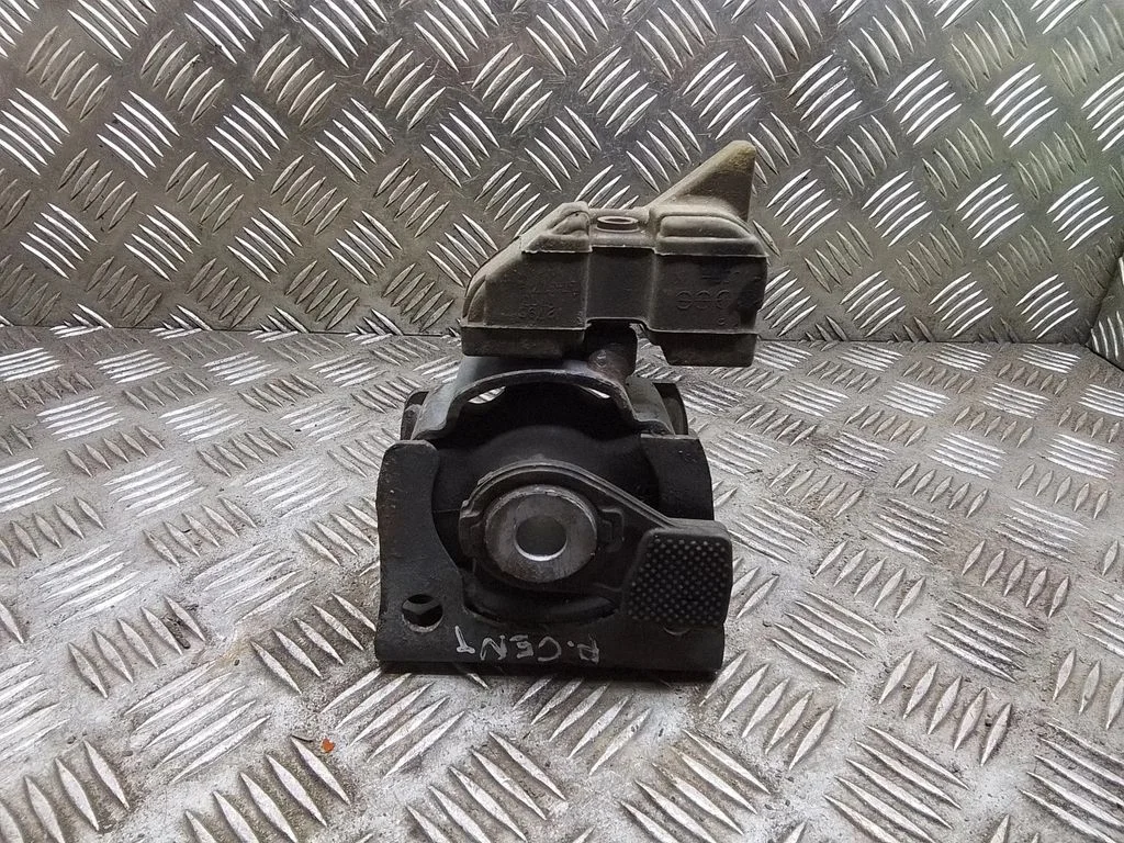 Engine mount bracket – Toyota Prius+ (ZVW40) (2011-2018)