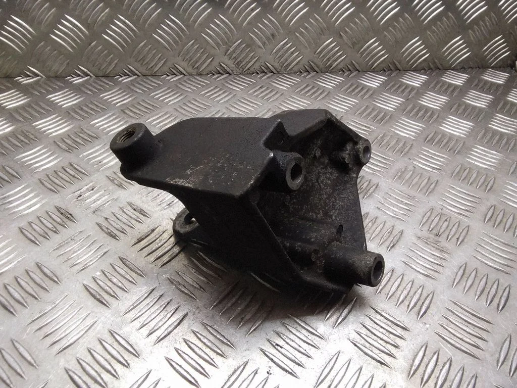 Mootori kinnituskronstein – Nissan Qashqai (2006-2010)