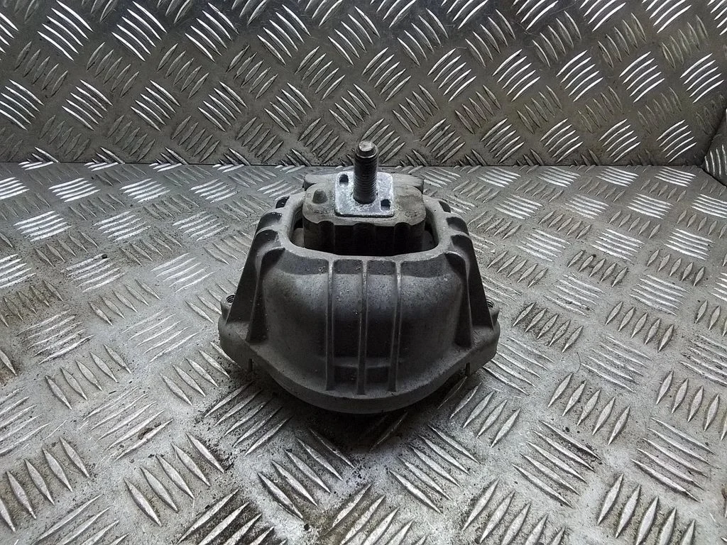 Engine mount bracket – BMW 3 Series E90 E91 (2005-2012)