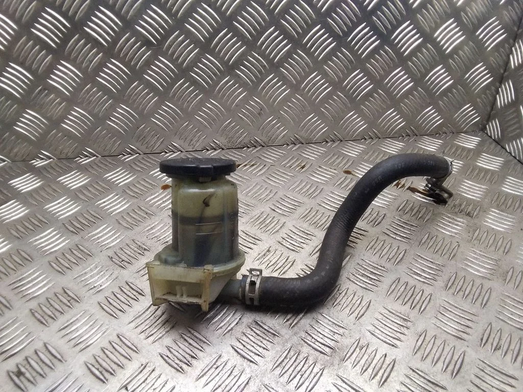 Power steering fluid tank/reservoir – Toyota Corolla Verso E121 (2001-2004)