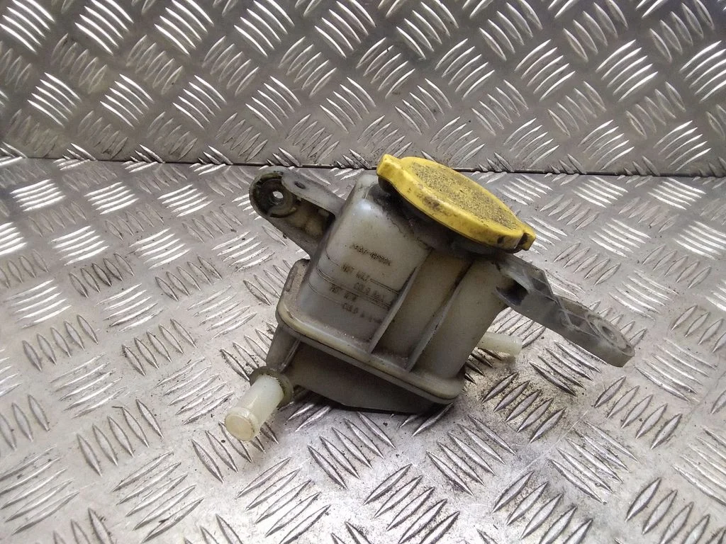 Power steering fluid tank/reservoir – Subaru Legacy (2004-2006)