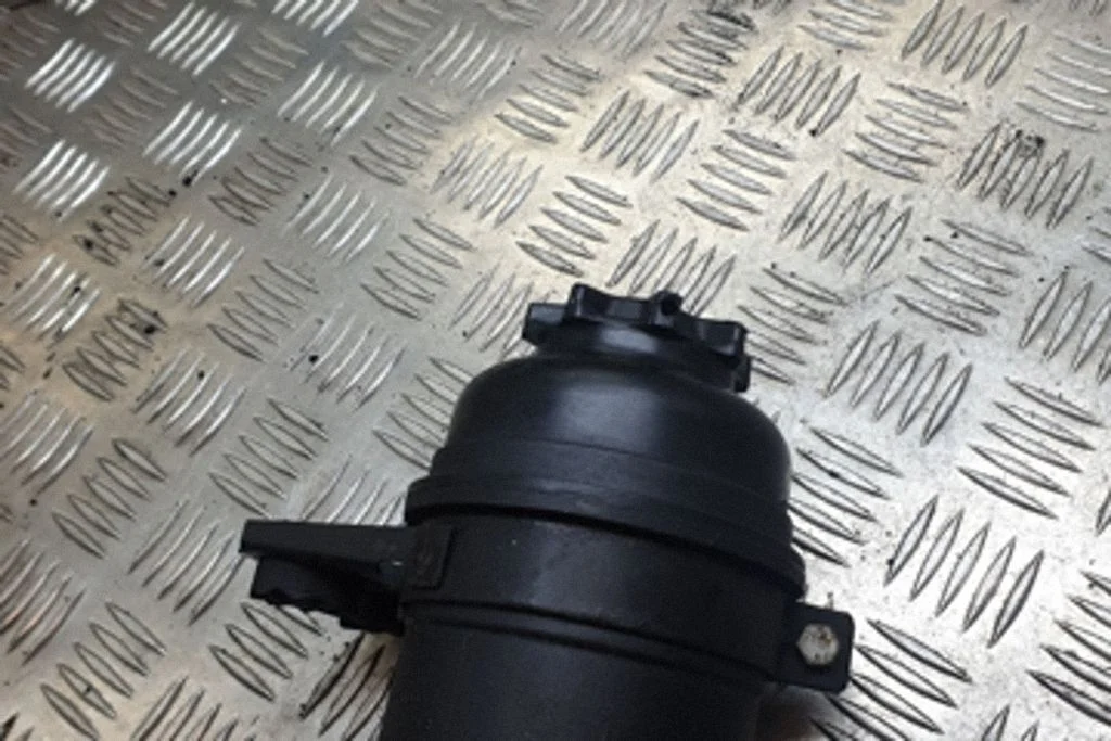Power steering fluid tank/reservoir – BMW 3 Series E90 E91 (2005-2012)