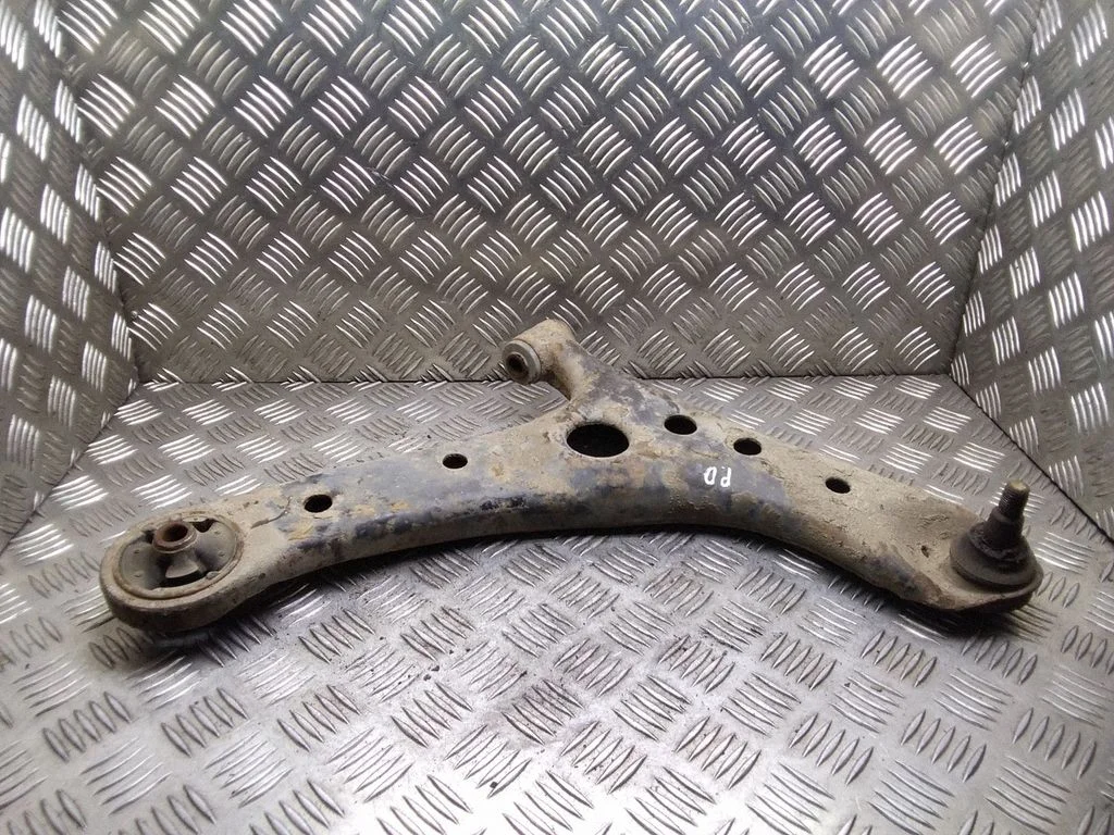 Front lower control arm/wishbone – Toyota Avensis T250 (2003-2006)
