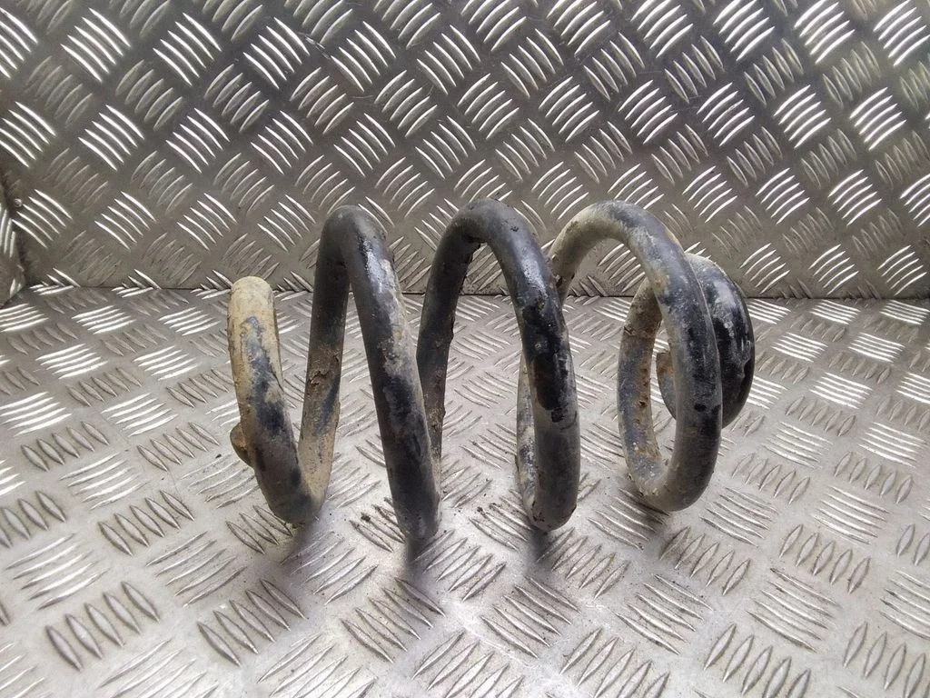 Rear coil spring – Volkswagen Transporter - Caravelle T4 (1991-2003)