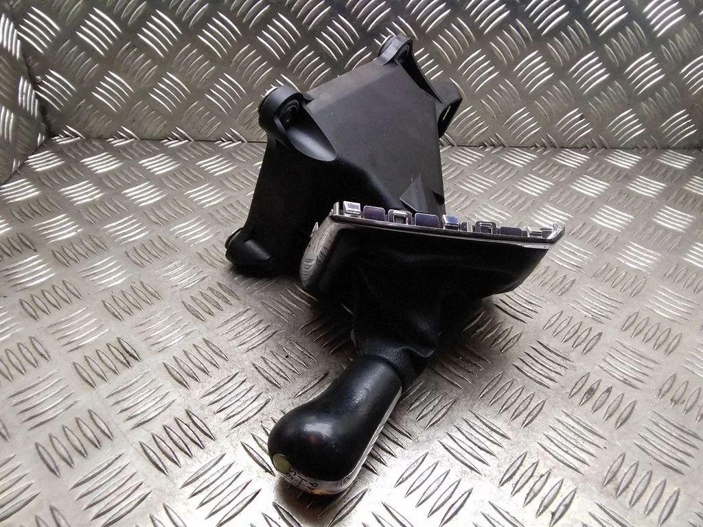 Gear selector mechanism – Toyota Corolla Verso AR10 (2004-2009)