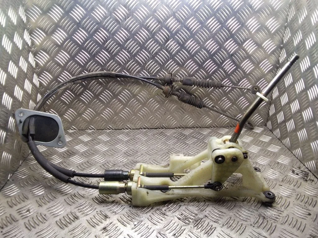 Gear selector mechanism – Toyota RAV 4 (XA20) (2000-2005)