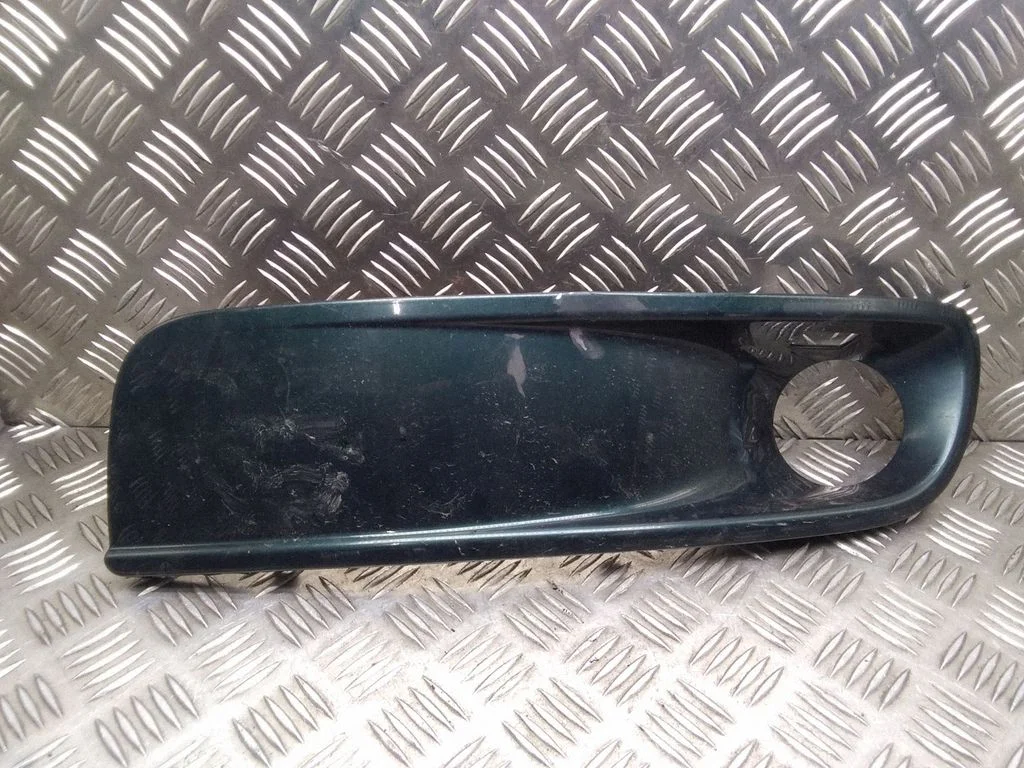 Kratka / ramka halogenu – Volkswagen Multivan T5 (2003-2015)