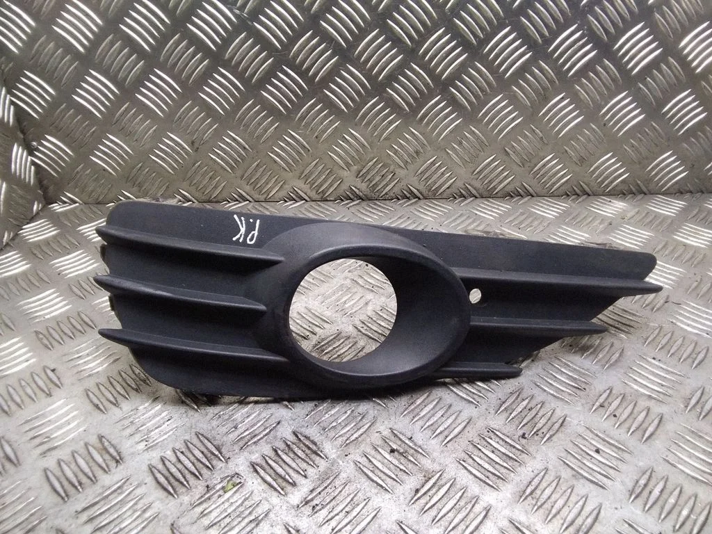 Front fog light trim/grill – Opel Astra H (2004-2012)