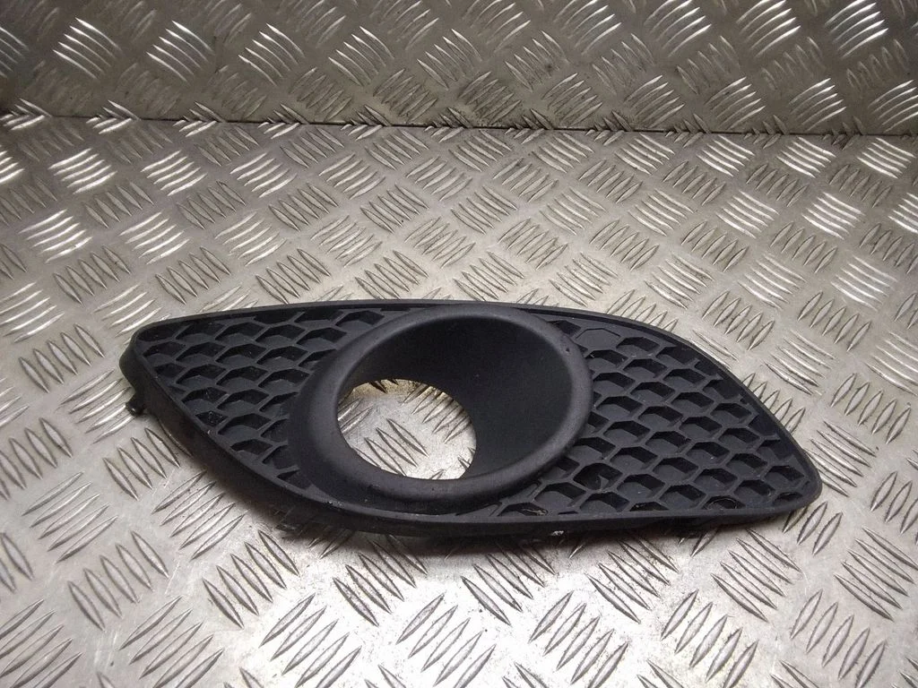 Front fog light trim/grill – Opel Zafira B (2005-2014)