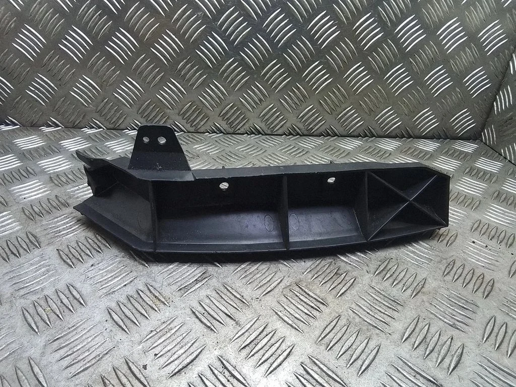 Tagumise kaitseraua kinnitusklamber – Volvo S40 (2004-2007)