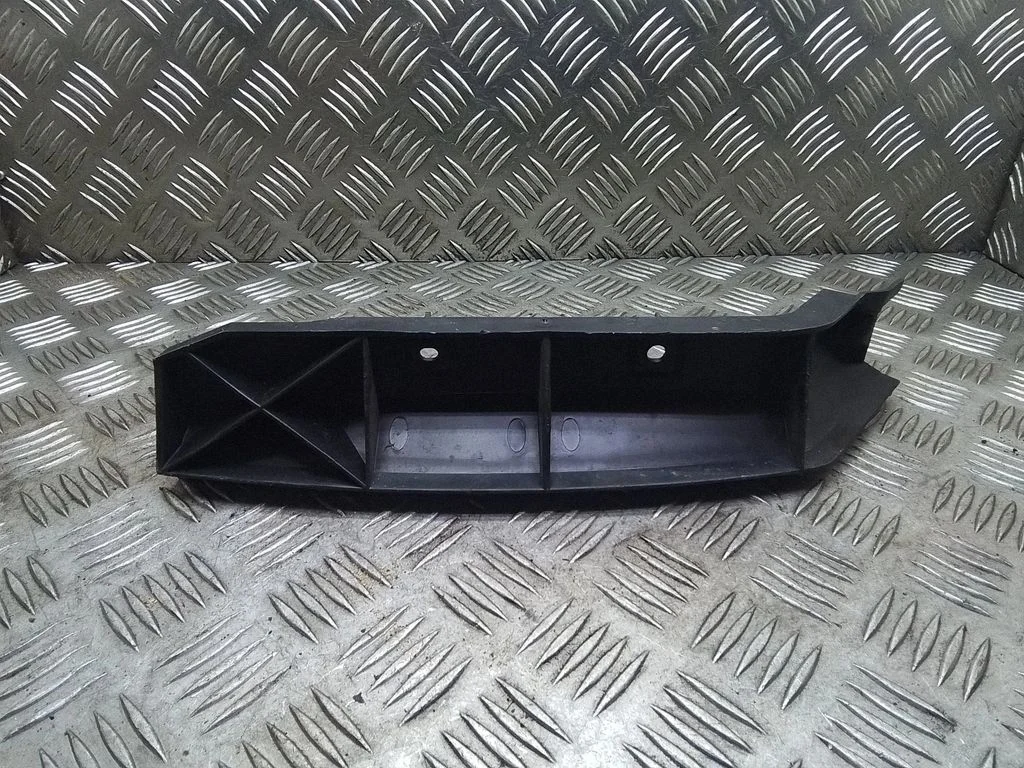 Tagumise kaitseraua kinnitusklamber – Volvo S40 (2004-2007)