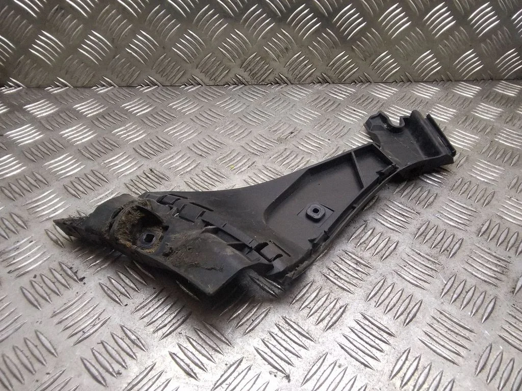 Aizmugurējā bufera turētājs – Volvo C30 (2007-2010)