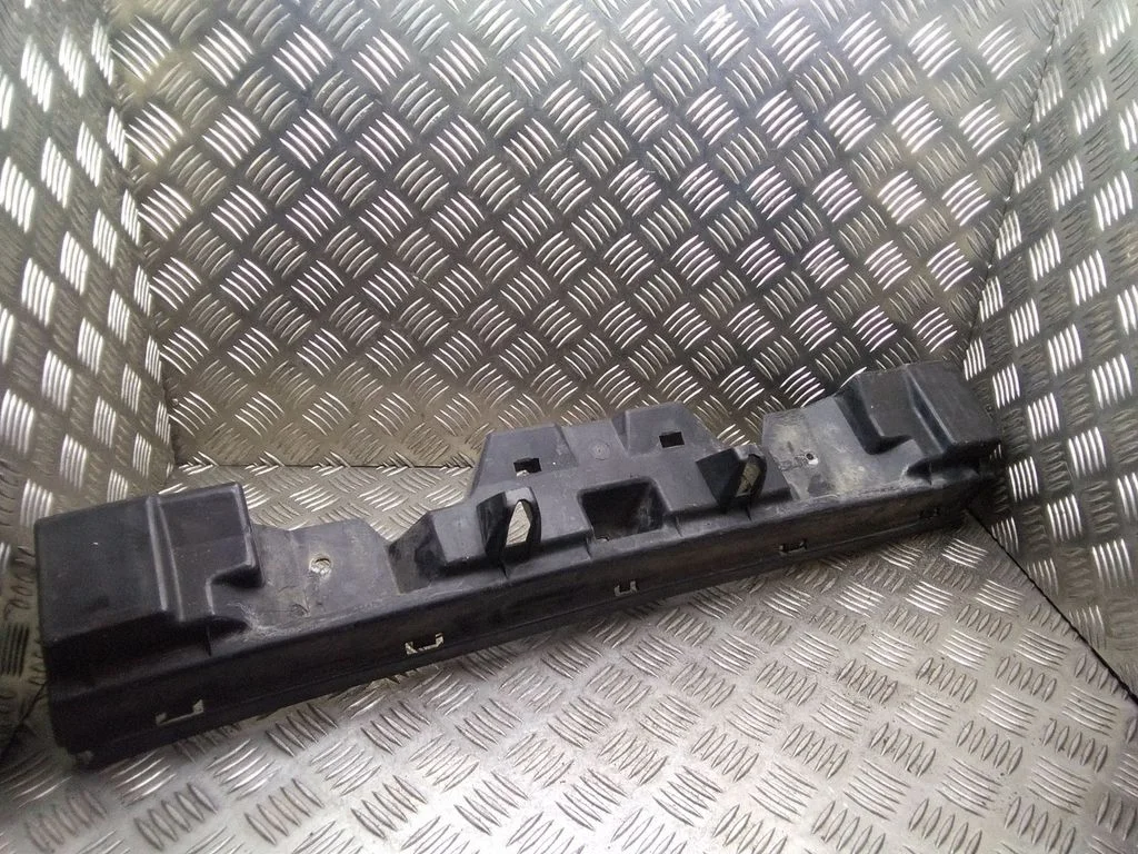 Rear bumper mounting bracket – Citroen C4 I (2004-2010)