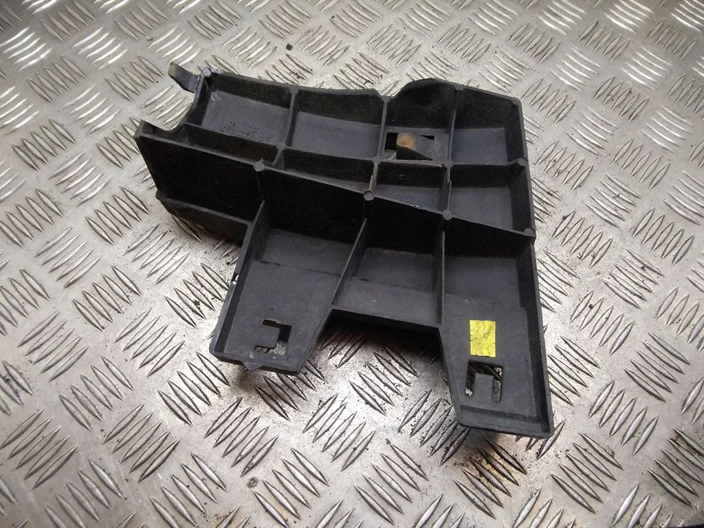 Rear bumper mounting bracket – Citroen C4 I (2004-2010)
