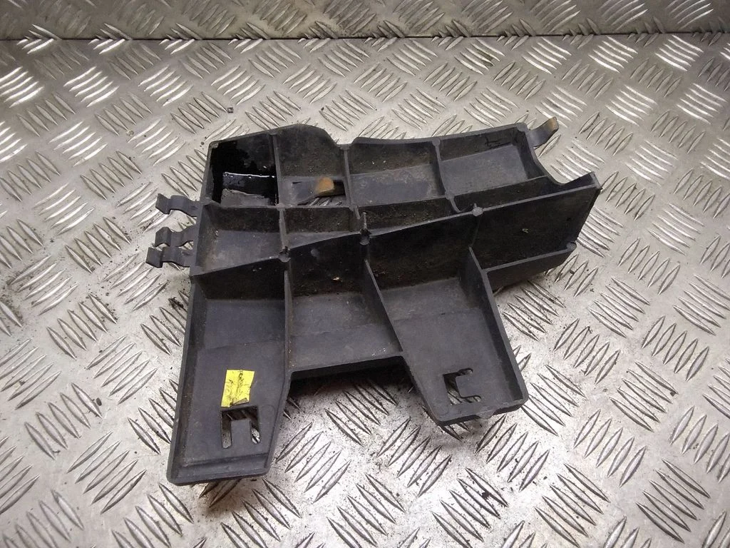 Rear bumper mounting bracket – Citroen C4 I (2004-2010)