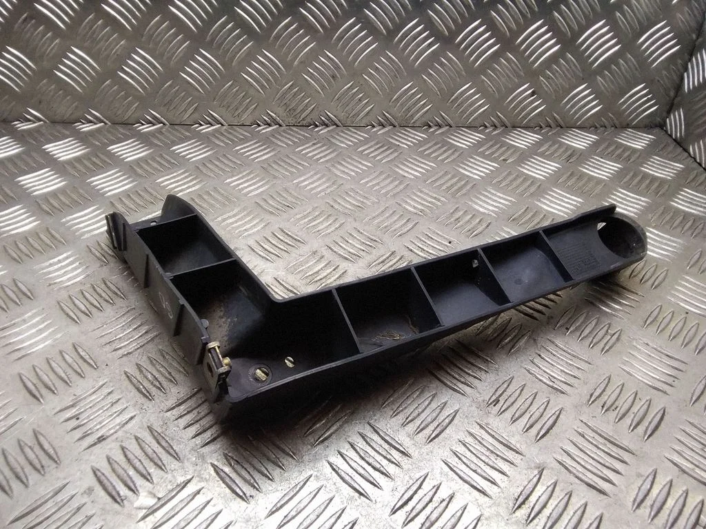 Rear bumper mounting bracket – Volkswagen Touareg I (2002-2010)