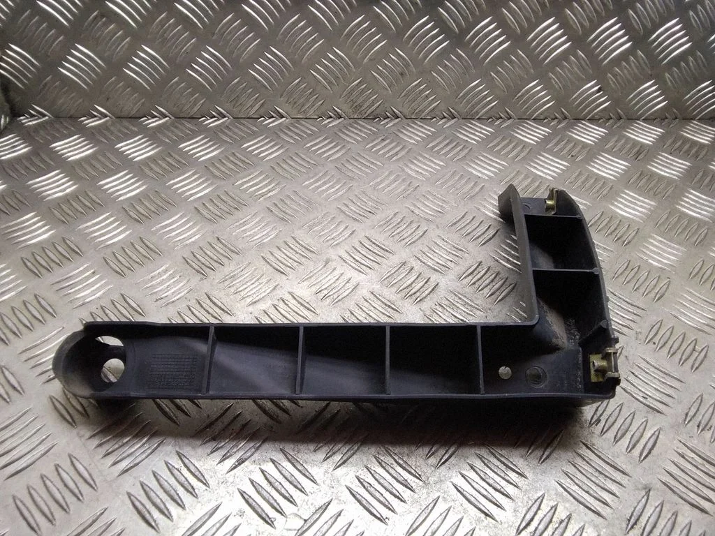 Rear bumper mounting bracket – Volkswagen Touareg I (2002-2010)