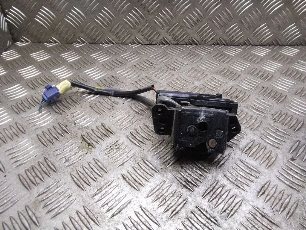 Tailgate/trunk/boot lock/catch/latch – Toyota Corolla Verso AR10 (2004-2009)