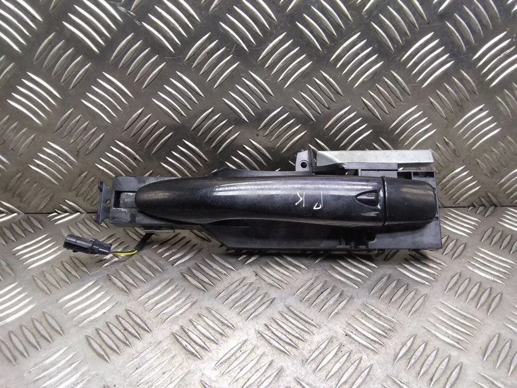 Esiukse välimine käepide – Nissan Qashqai (2010-2014)