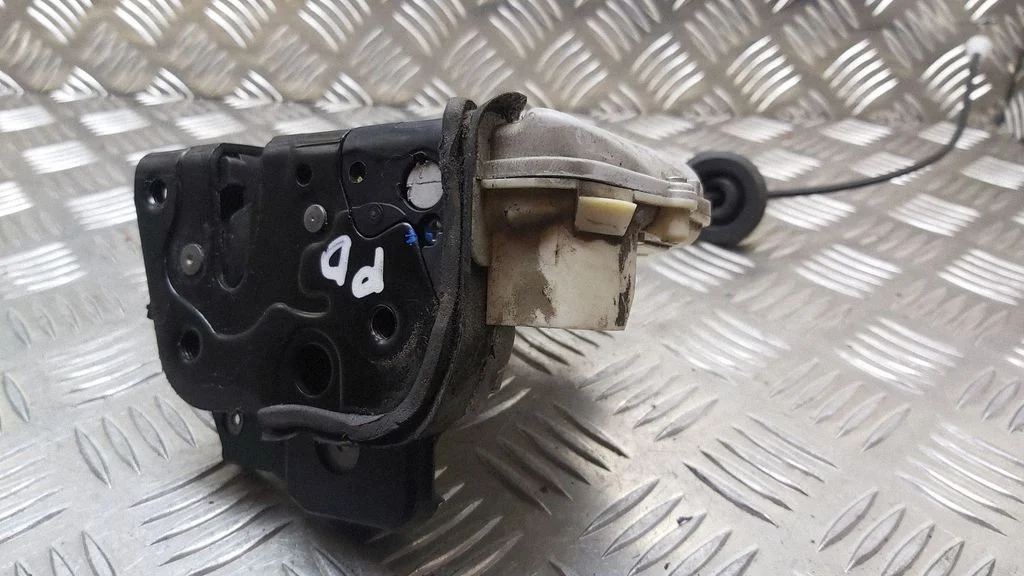 Esiukse lukk – Audi A4 S4 B7 8E 8H (2005-2008)