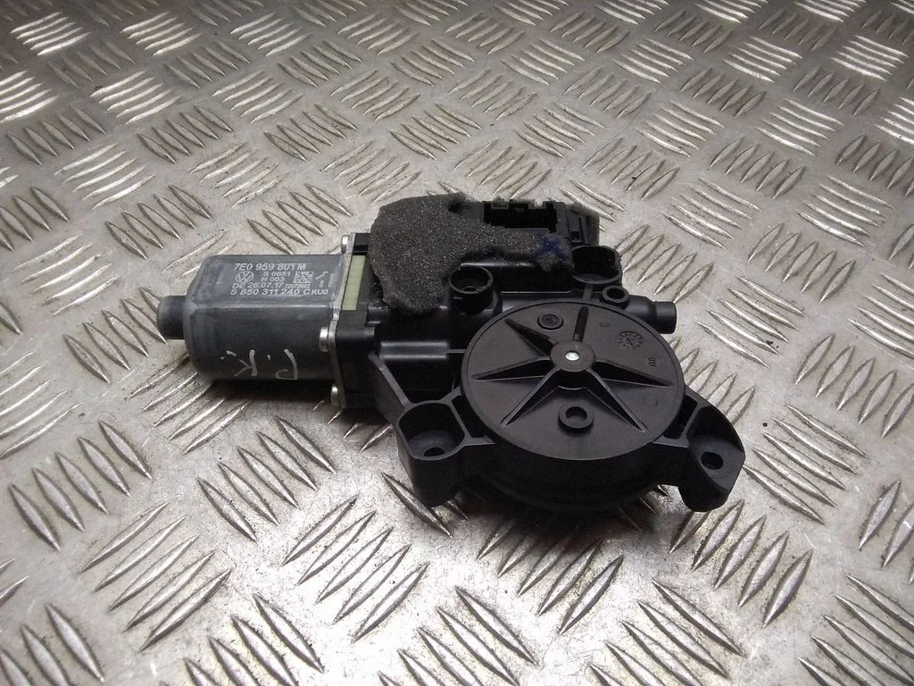 Front door window regulator motor – Volkswagen Transporter - Caravelle T6 (2016-)