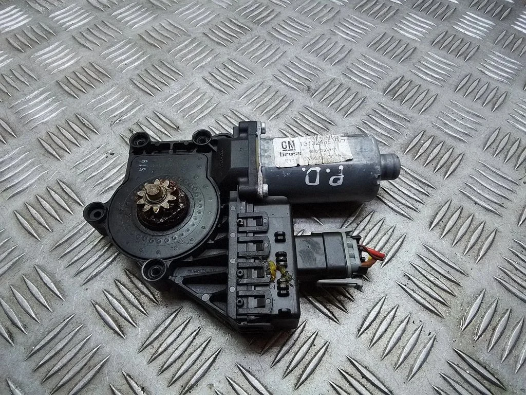 Front door window regulator motor – Opel Zafira B (2005-2014)