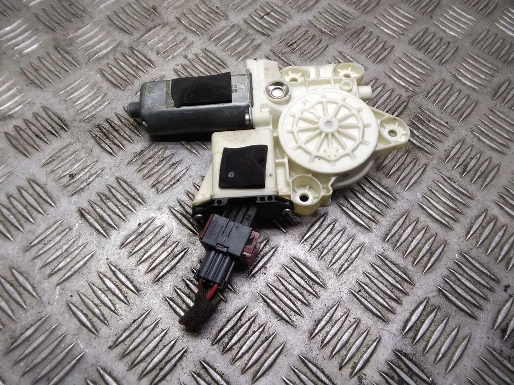 Front door window regulator motor – Opel Signum (2003-2008)
