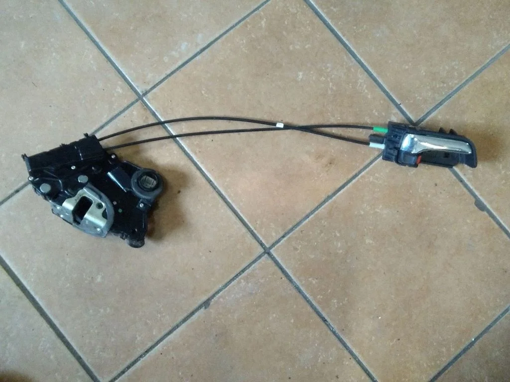 Esiukse lukk – Toyota Prius (XW20) (2003-2009)