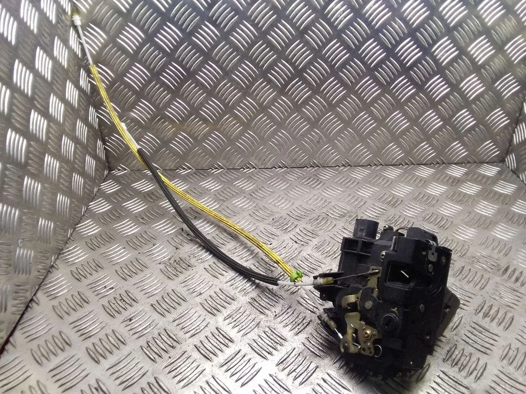 Rear door lock – Audi A6 Allroad C5 (1999-2005)