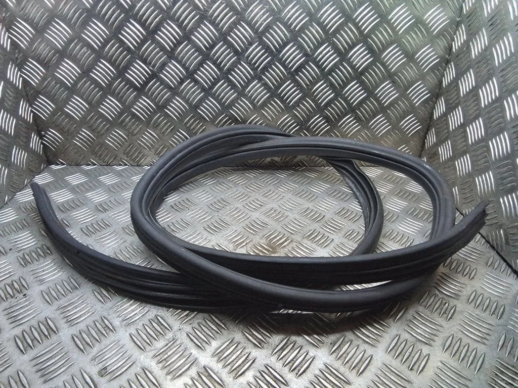 Rear door rubber seal (on body) – Nissan Qashqai+2 (2010-2014)