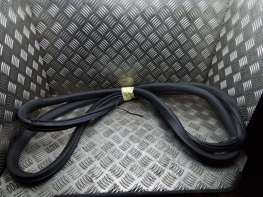 Tagaukse tihend (kere pool) – Peugeot Traveller (2016-)