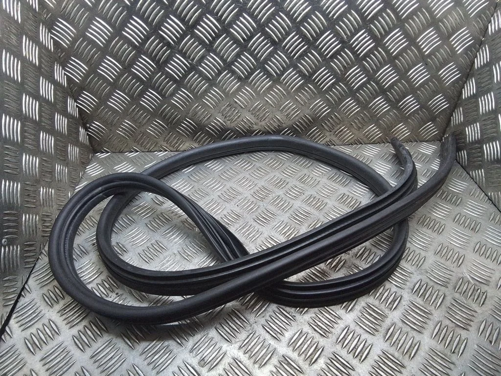 Rear door rubber seal (on body) – Nissan Qashqai+2 (2010-2014)