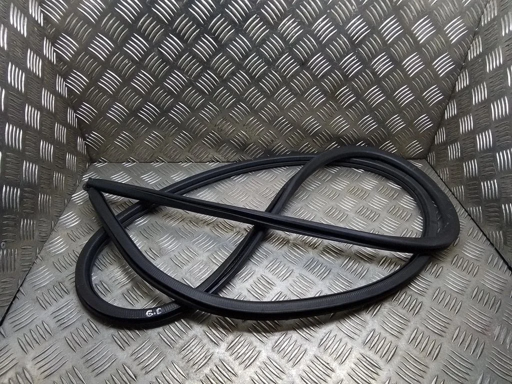 Tagaukse tihend (kere pool) – Lexus ES VII XZ10 (2018-2021)