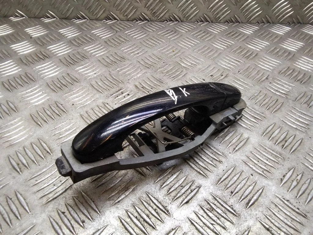 Klamka zewnętrzna drzwi tylnych – Volkswagen Touran I (2003-2010)