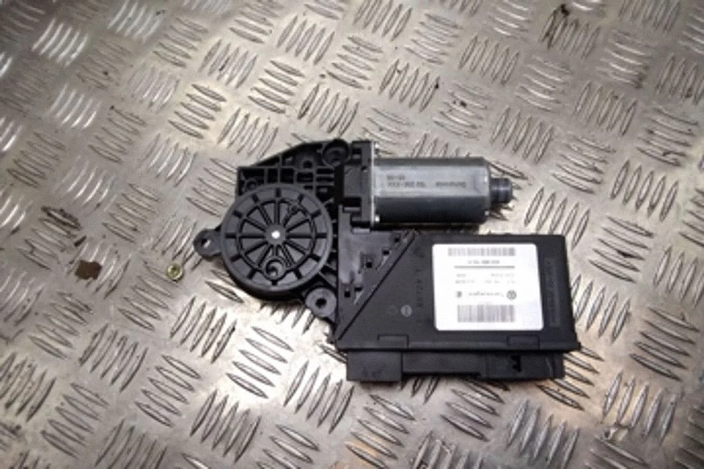Rear door window regulator motor – Volkswagen Touareg I (2002-2010)