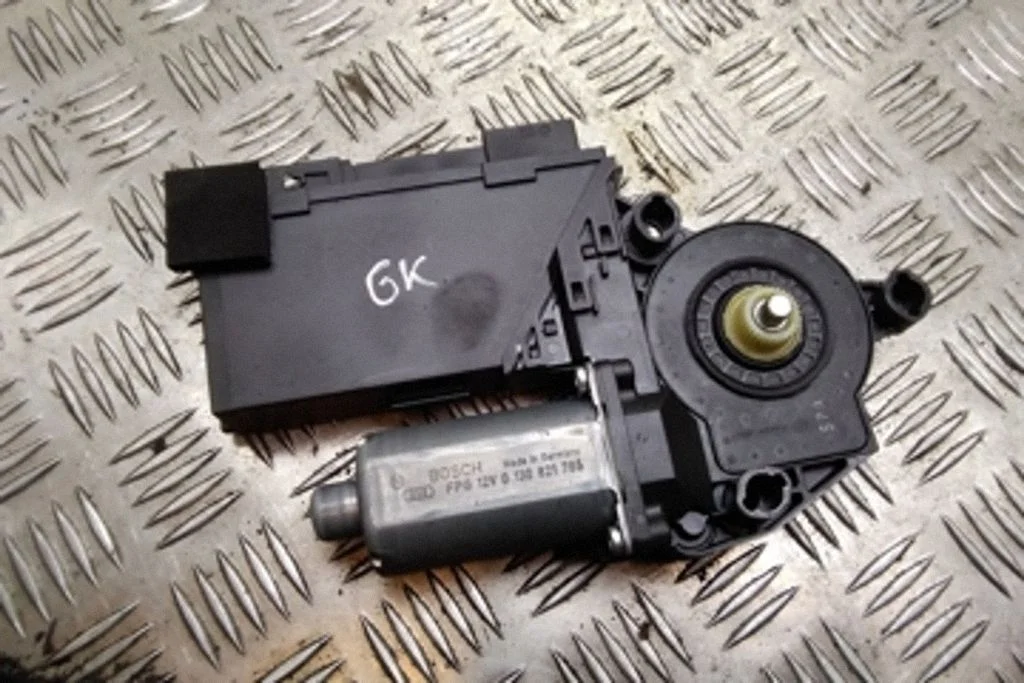 Rear door window regulator motor – Volkswagen Touareg I (2002-2010)
