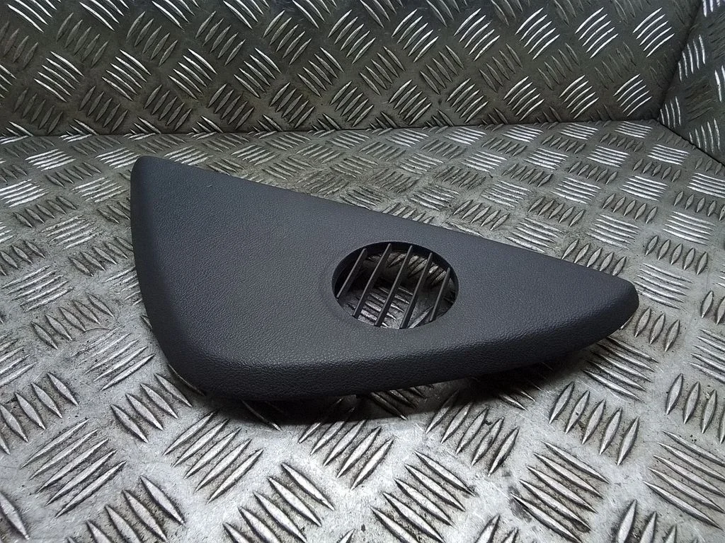 Paneļa apdares panelis (sānu) – Volkswagen Multivan T5 (2003-2015)