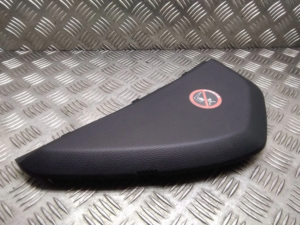 Dashboard side end trim – Nissan Qashqai (2010-2014)
