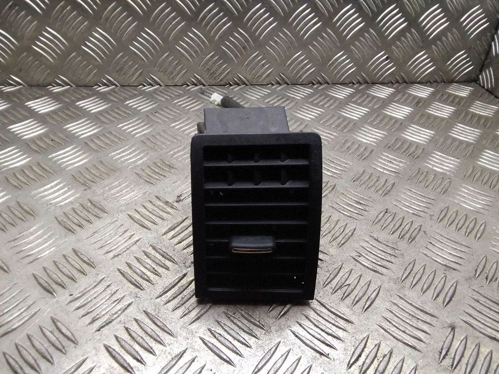 Dashboard side air vent grill/cover trim – Volkswagen Touareg I (2002-2010)