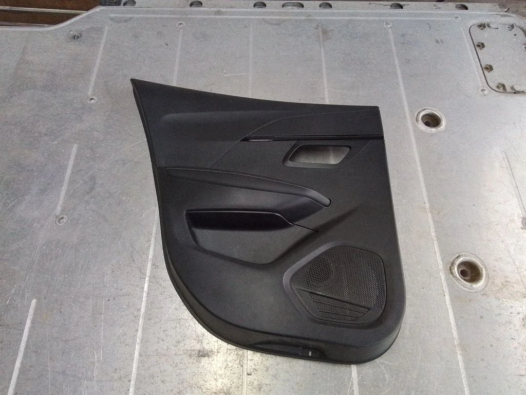 Rear door card panel trim 98301568qu – Peugeot 208 II (2019-)