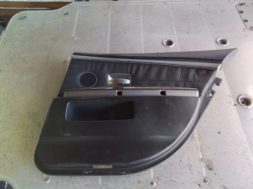Aizmugurējo durvju apšuvums – BMW 7. sērija E65 E66 (2001-2008)