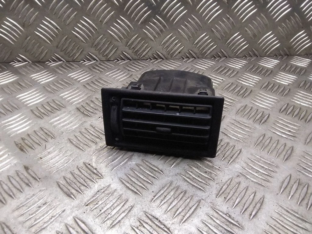 Armatuurlaua külje õhutusresti kate – Volkswagen Transporter - Caravelle T4 (1991-2003)