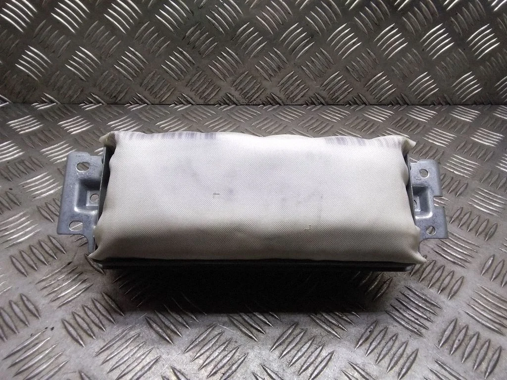 Kõrvalistuja turvapadi 7M3880204C