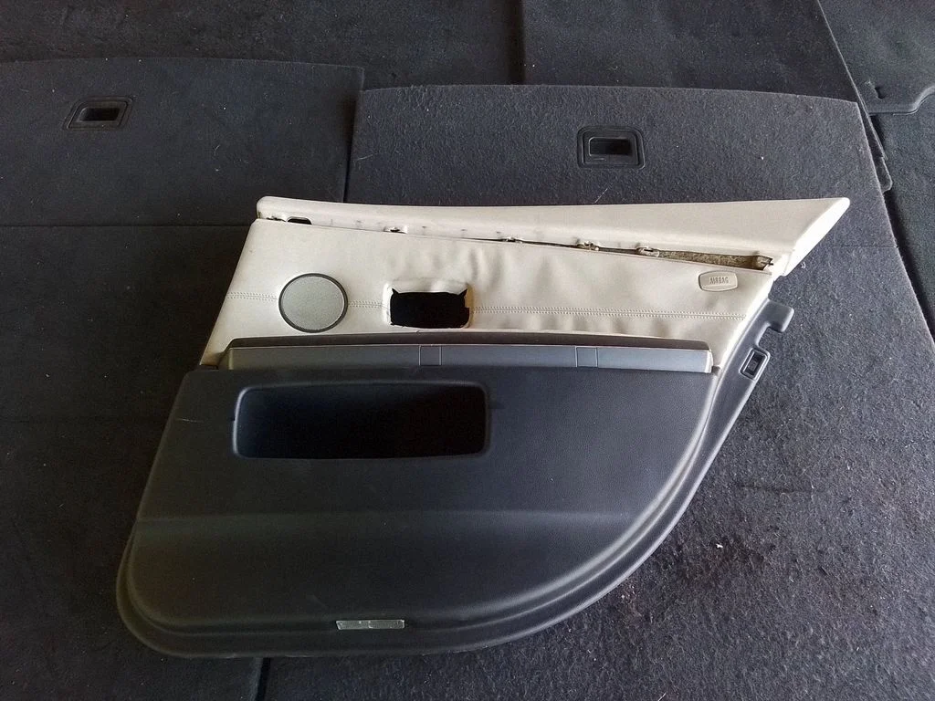 Aizmugurējo durvju apšuvums – BMW 7. sērija E65 E66 (2001-2008)