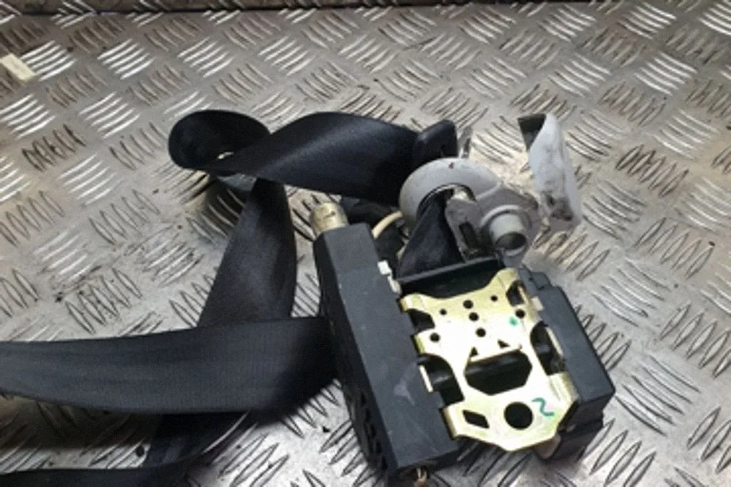 Front seatbelt – Volkswagen Golf IV (1998-2005)