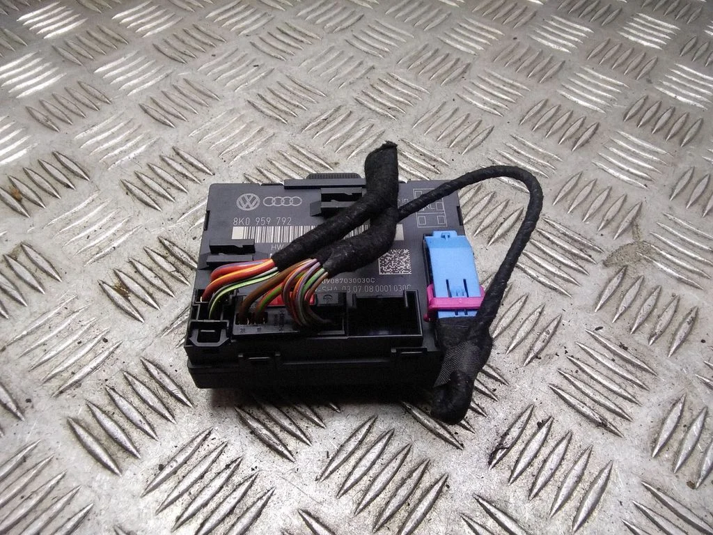Durvju elektronikas vadības bloks – Audi A5 8T 8F (2007-2016)