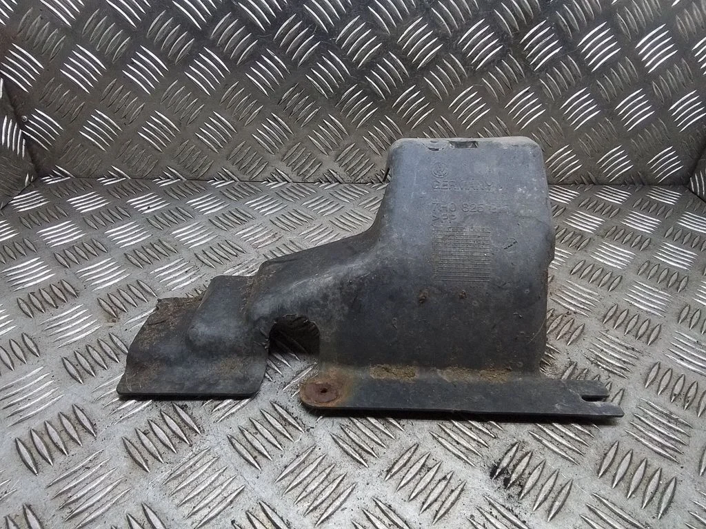 Aizmugurējās balstiekārtas apakšas aizsargs 7H0825215