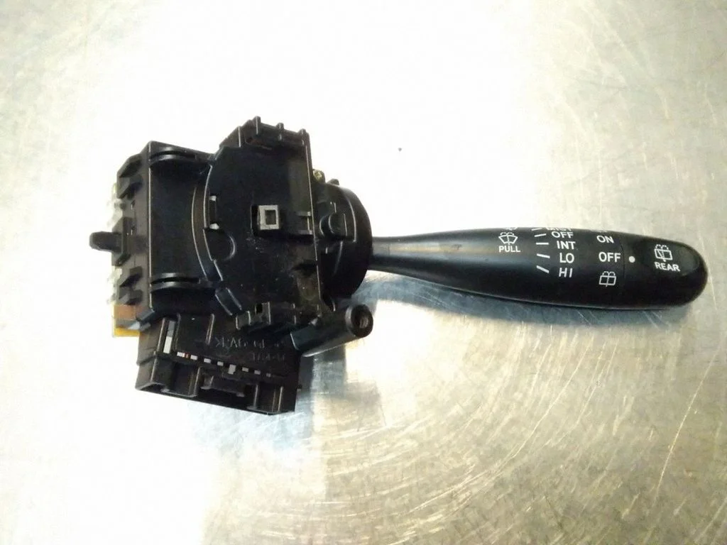 Klaasipuhastite hoob – Toyota Yaris Verso (1999-2005)